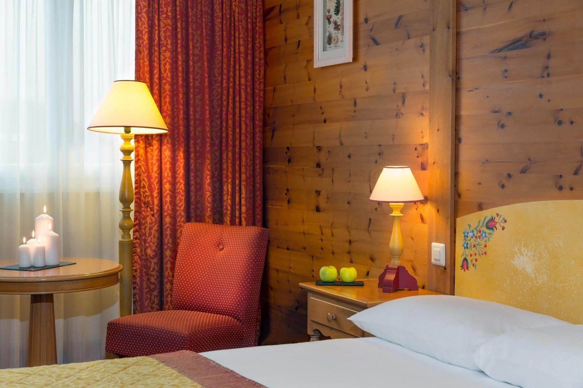 Edelweiss Manotel Geneva Bagian luar foto